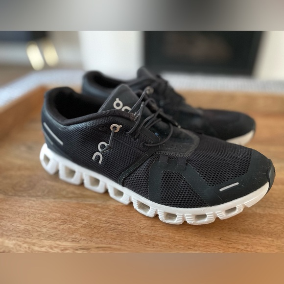 On Running Shoes - ON Cloud Running Shoes Womens Size 9.5 Black White Comfort